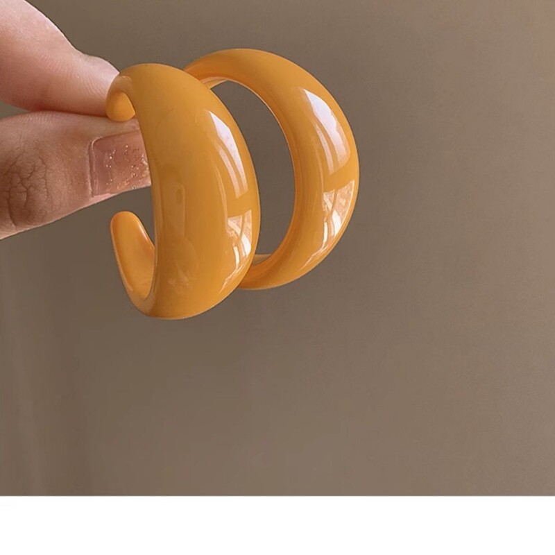 香港スタイルのレトロなシルバー針アクリル C 字型イヤリング女性のファッションライト高級ハイエンドイヤリングデザインニッチイヤリング|undefined