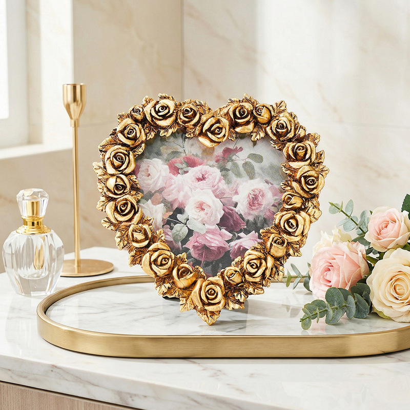 European-Style Carved Gold Rose Heart-Shaped Photo Frame, Wedding Sign-In Table, Romantic Atmosphere Decoration for the Wedding Room