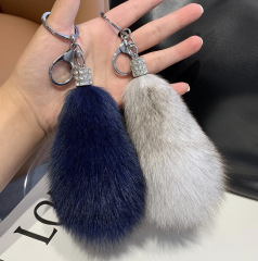 Real fox fur tail car keychain pendant, personality, simple and cute, high-end plush bag pendant for men and women