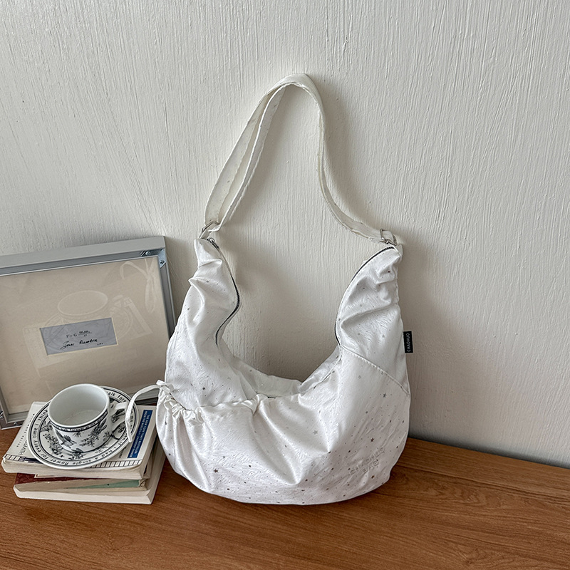 Bolso Bandolera Tipo Cuerno con Pliegues y Lunares de Nailon con Cremallera
