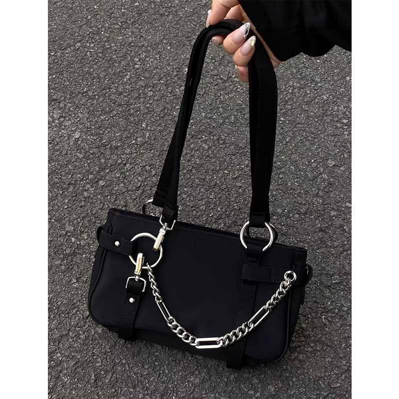 2022 Niche New Style Cool Girl Hot Girl Bag Chain Motorcycle Underarm Bag High-end Shoulder Handbag Baguette Bag
