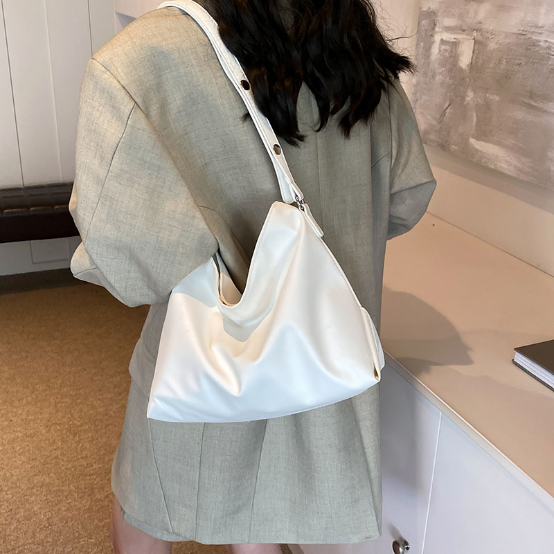 Bolsos de alta sensación para mujeres 2024 nuevo diseño minimalista bolso de hombro, bolso de mochila de gran capacidad, bolso de moda