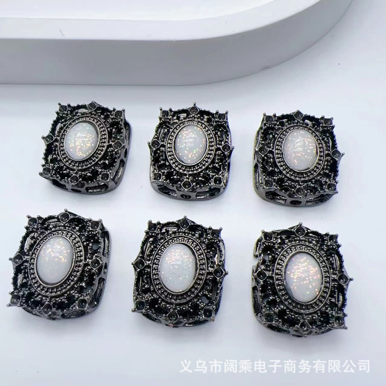 ダイヤモンドの長い方の大きい魔の箱の多い八穴のジルコニウムのdiyの手作りのビーズのブレスレットのネックレスの合金のアクセサリーのビーズの部品