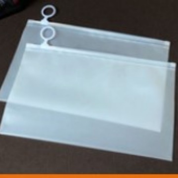 Amazon specializes in CPE frosted plastic ziplock bags, high-end pull-tab zipper bags, underwear clothing packaging bags