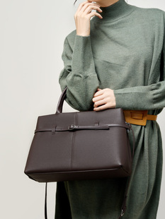 Capacious platinum shoulder bag, high-quality style, genuine leather