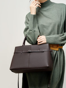 Capacious platinum shoulder bag, high-quality style, genuine leather