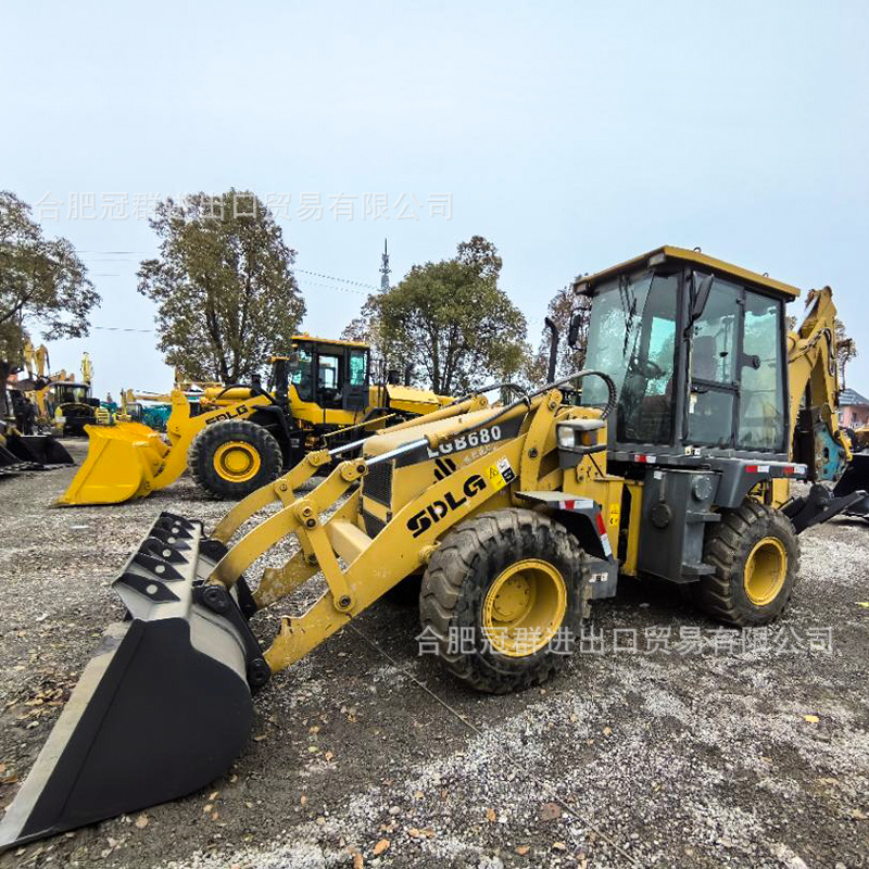 Transferencia de bajo precio de segunda mano LGB680 carga de excavación ocupada exportación en el extranjero África Europa
