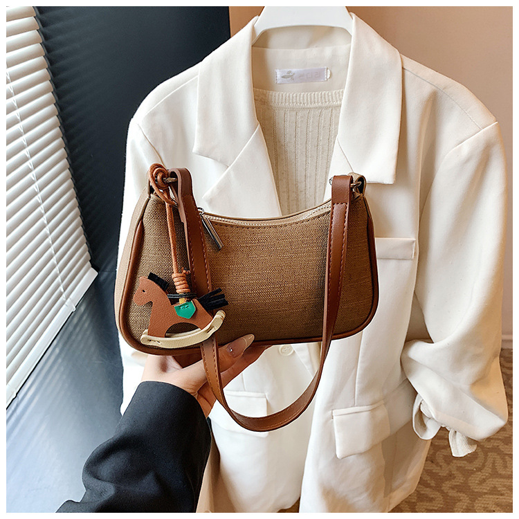 A niche design and fashionable underarm bag for summer 2025, a versatile and high-quality crossbody bag for women's daily commuting undefined