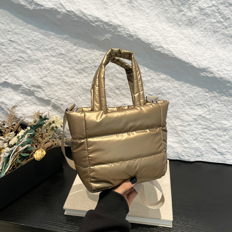 2024 nuevo bolso de mujer bolso de cubo otoño invierno simple abrigo de plumón ligero casual de moda versátil bolso de mano