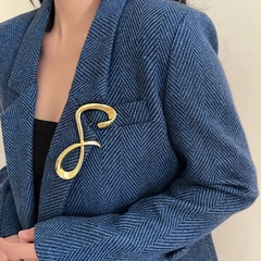 欧米のinsは金属の不規則な幾何学の数字を誇張しています。