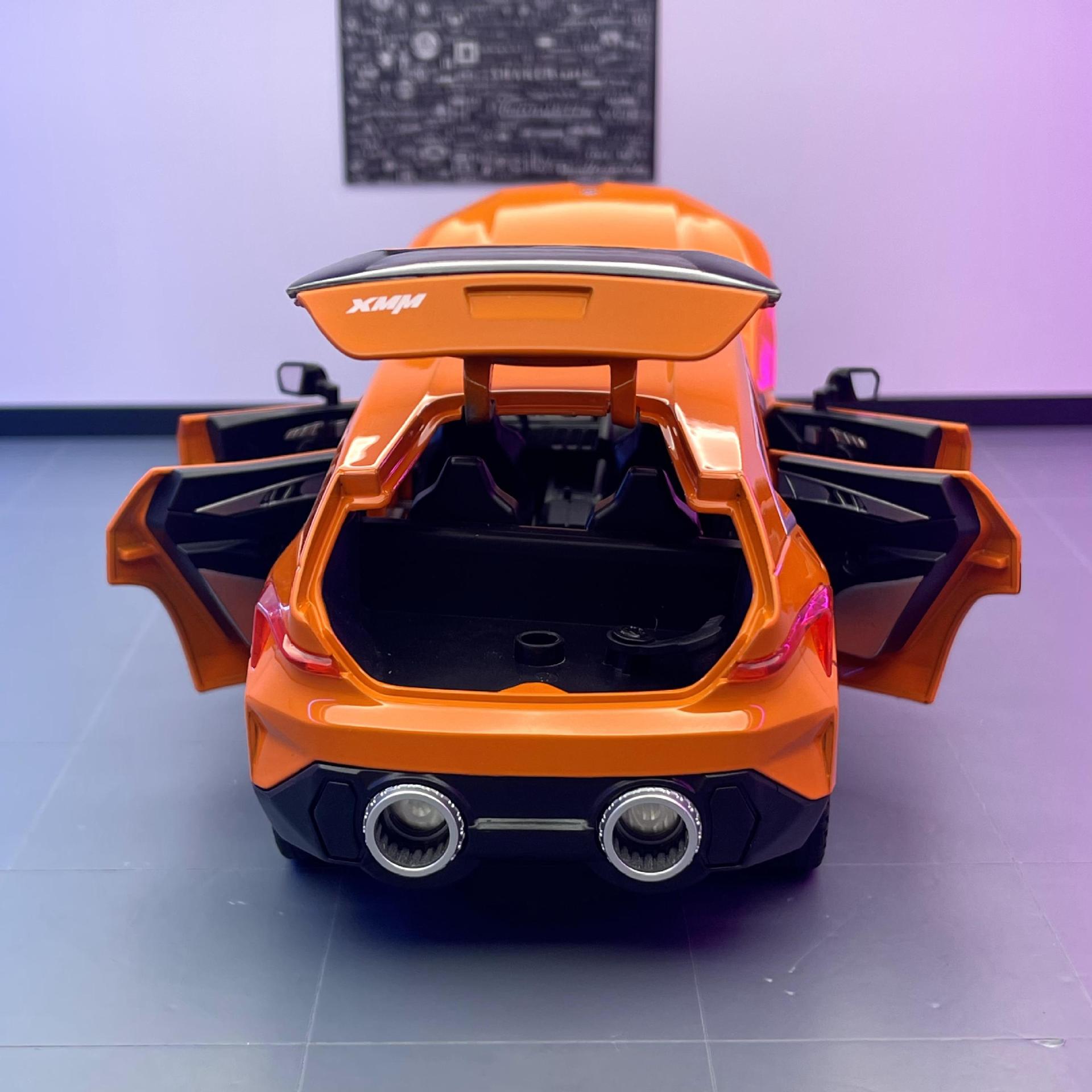 Lijiaxin aleación modelo de coche 1:24 BMW XM Tire hacia atrás con el sonido del aerosol y la luz juguete off-road vehículo modelo decoración colección