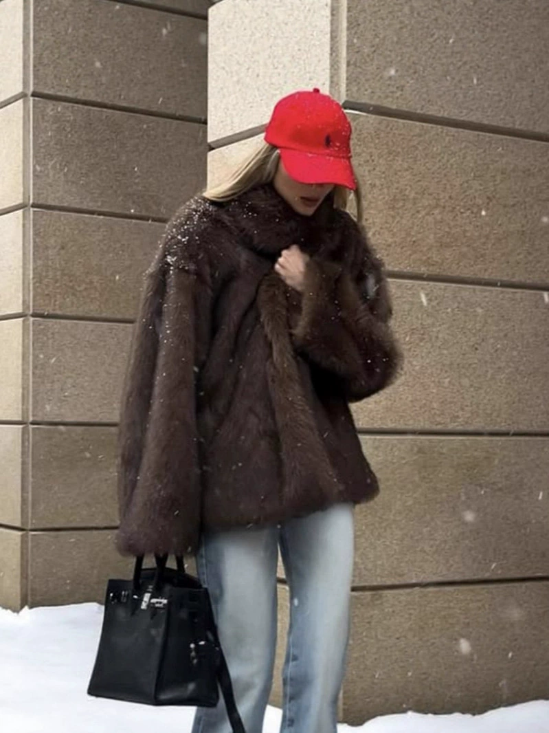 Куртка (Brand) бархатная европейского кроя, свободный крой, утеплённая