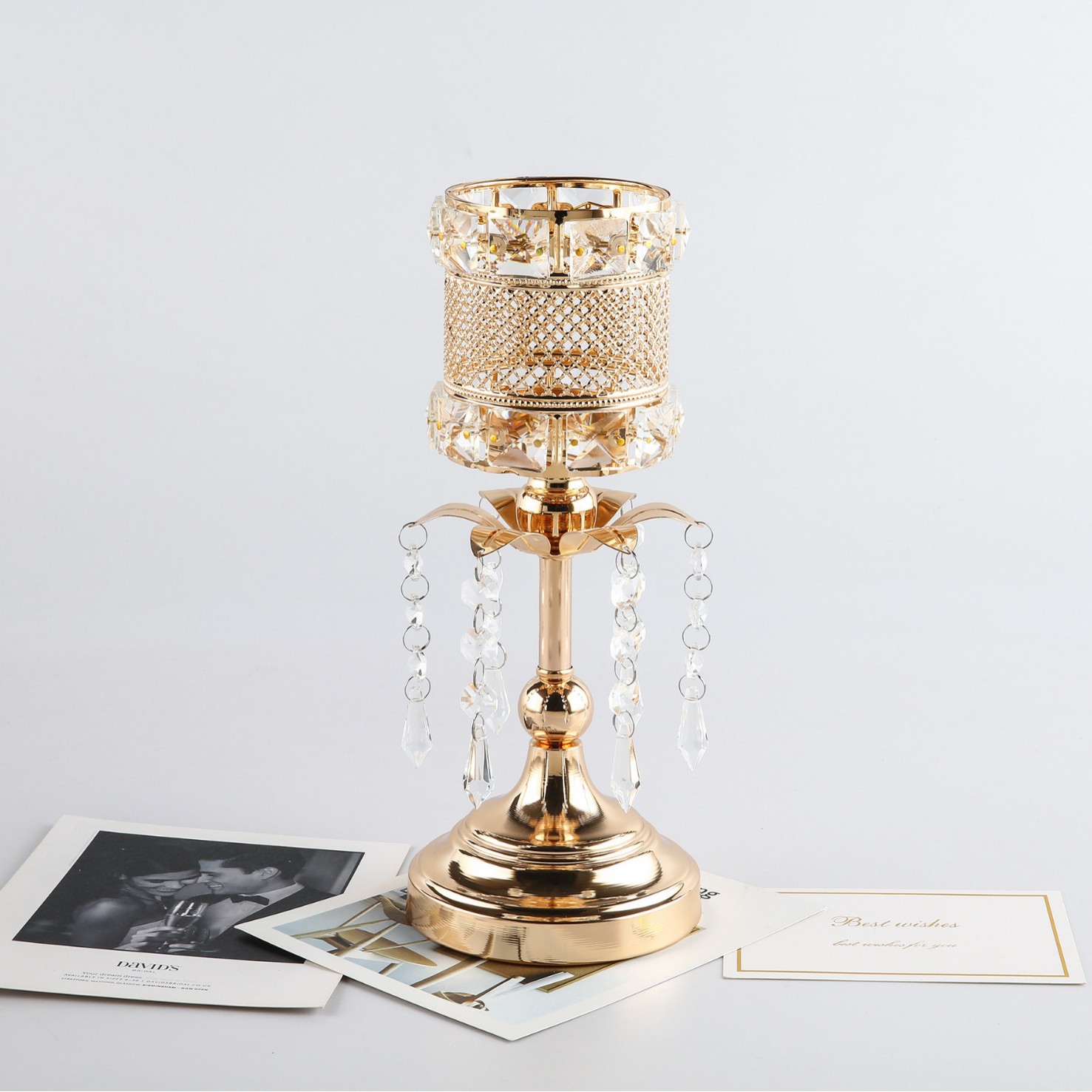 Nuevo candelabro de hierro forjado de metal de Amazon, accesorios de boda, copa de vela, decoración de candelabro de cristal retro hueco