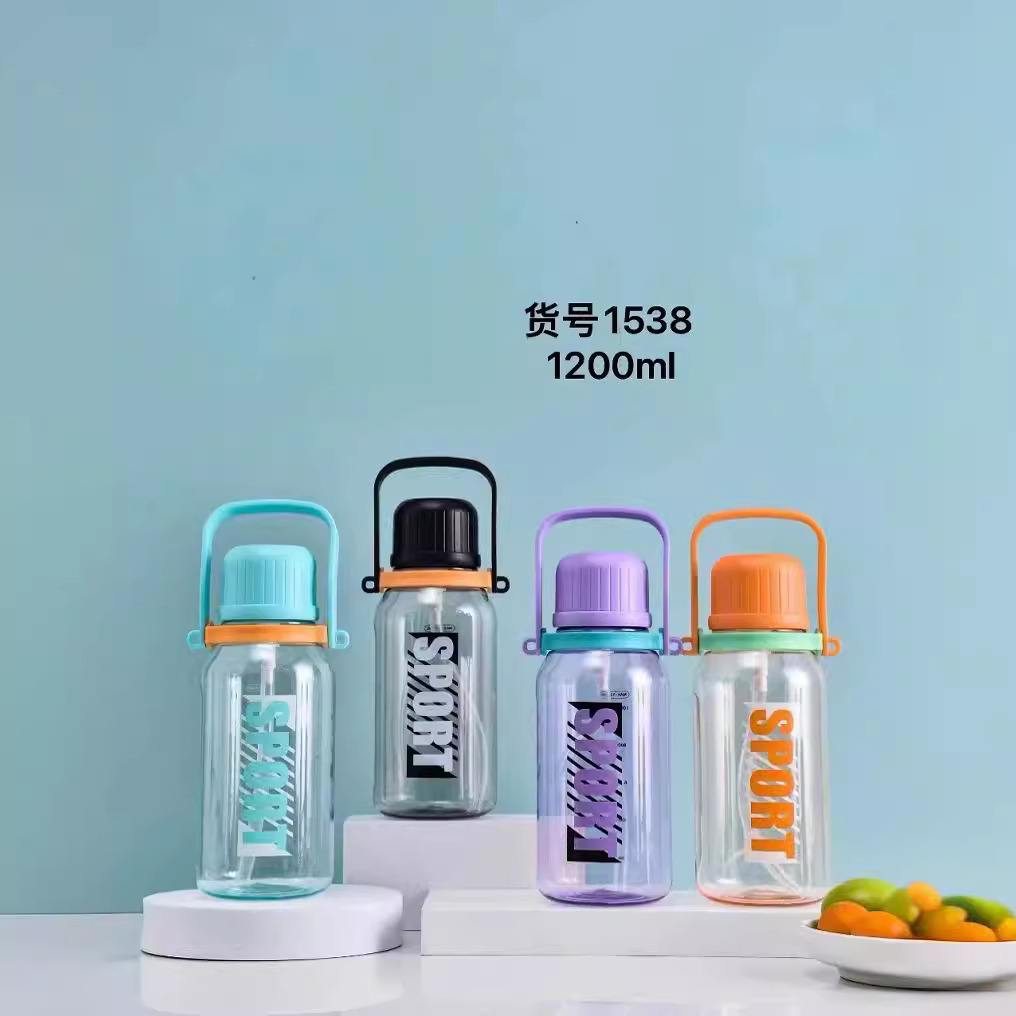 Zhengye taza de plástico capacidad del pelo 1200ml deportes al aire libre hervidor de agua con tapa taza de plástico correa de paja taza de agua fabricante