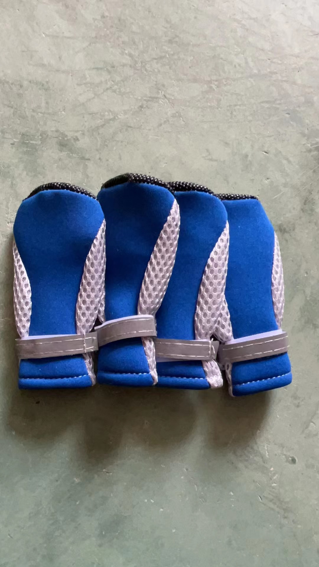 Zapatos de malla para mascotas antideslizante transpirable cubierta de pie de malla para cachorros Teddy zapatos de suela blanda zapatos de malla VIP zapatos para perros