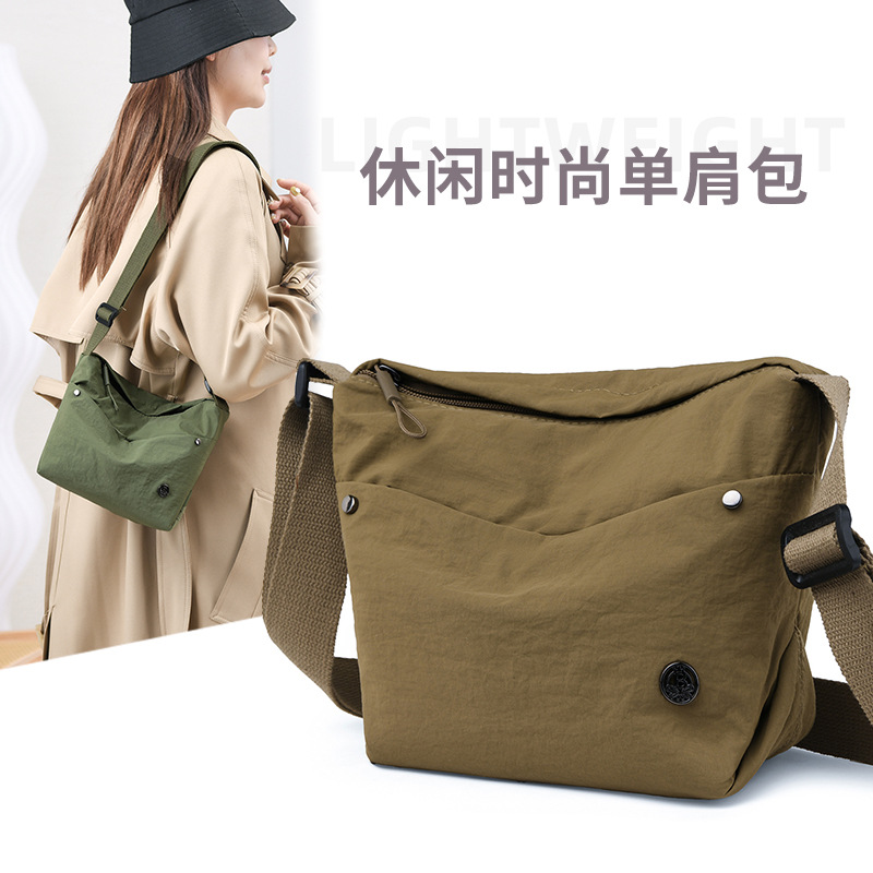 Cross-border 2024 nuevo bolso de tela explosivo temperamento de moda bolso de mensajero casual otoño e invierno bolso femenino de gran capacidad para desplazamientos