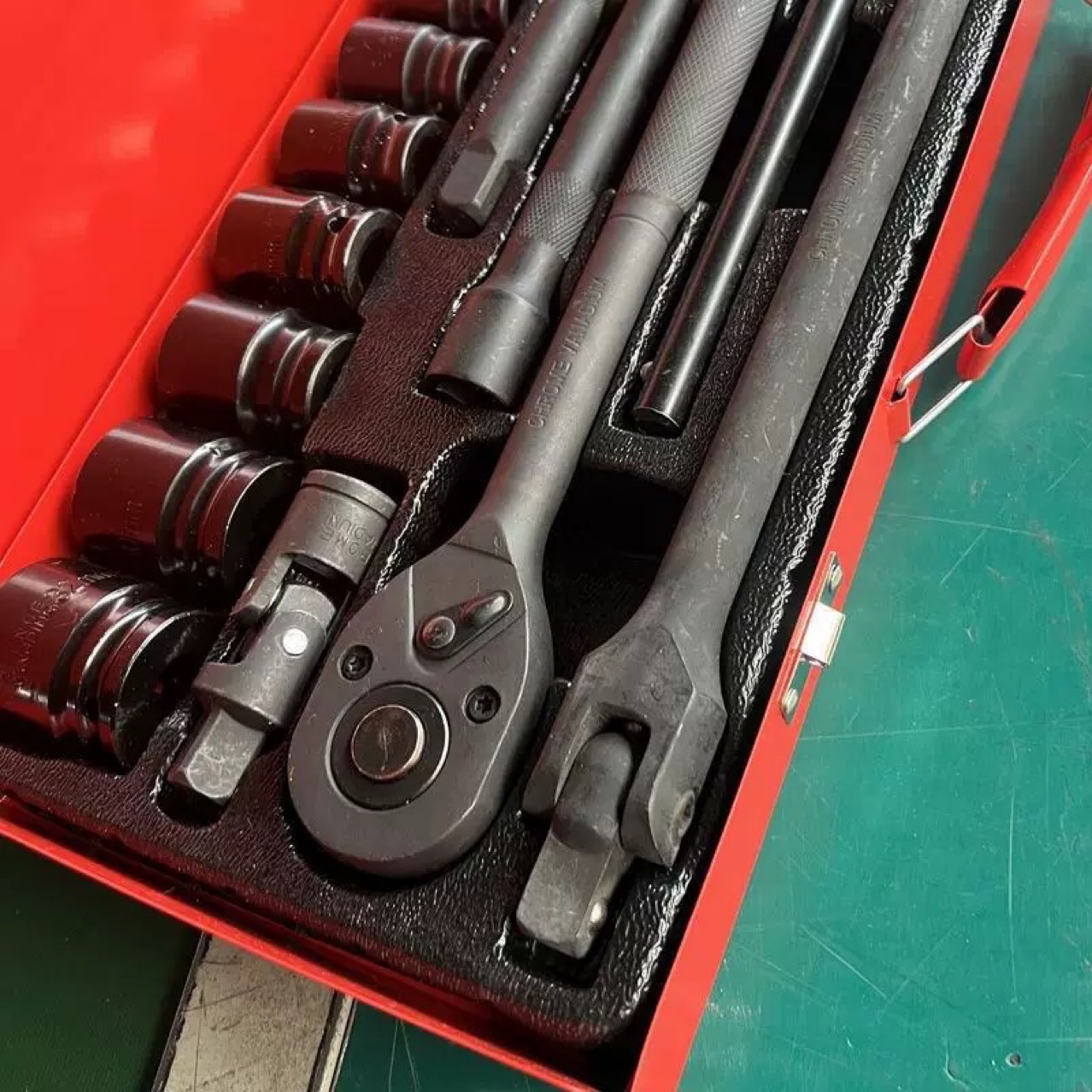 Phosphated 1/2 Large Ratchet Wrench Sleeve Combination Black Quick Wheel Repair Tool Set Car Repair Tool Box