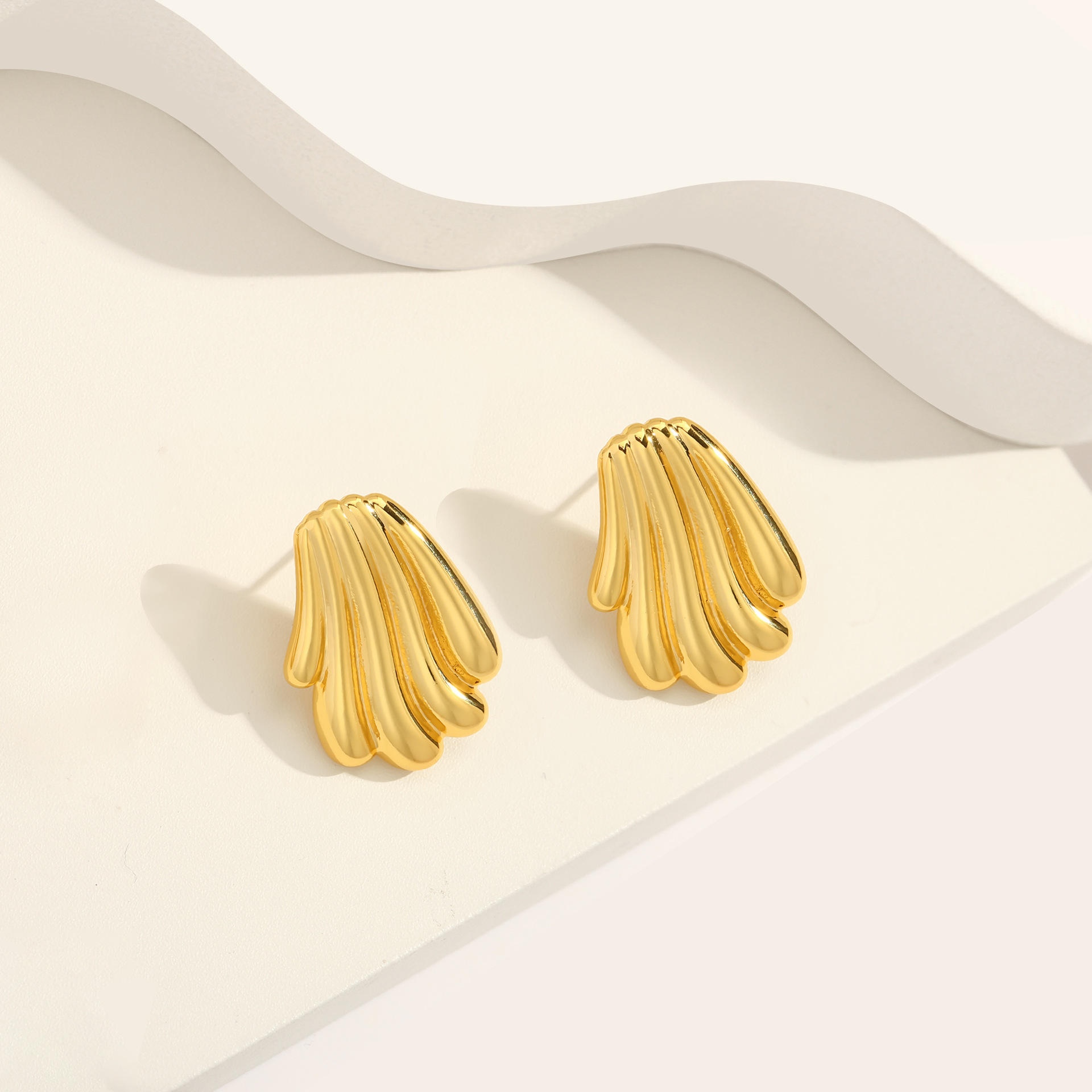european-and-american-fashion-personality-niche-design-irregular-shell-earrings-copper-plated-real-gold-geometric-light-luxury-womens-earrings