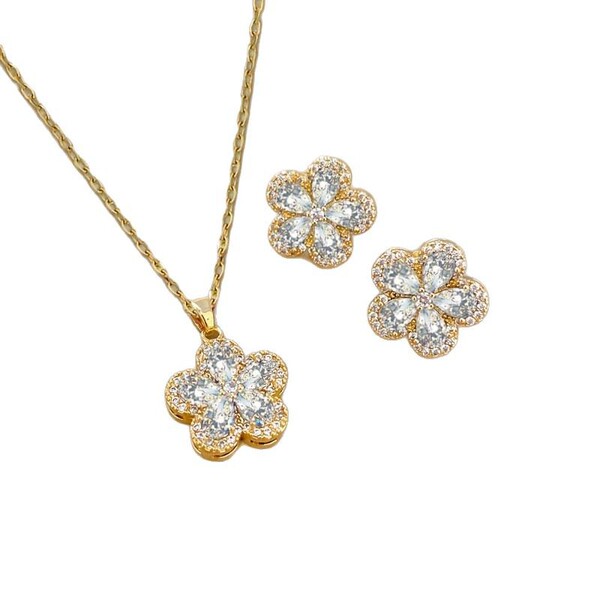 fashionable elegant necklace