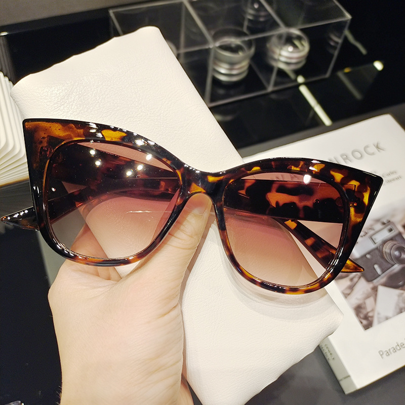 Simple Cat Eye Big Frame Semi-transparent Sunglasses Wholesale Nihaojewelry display picture 11