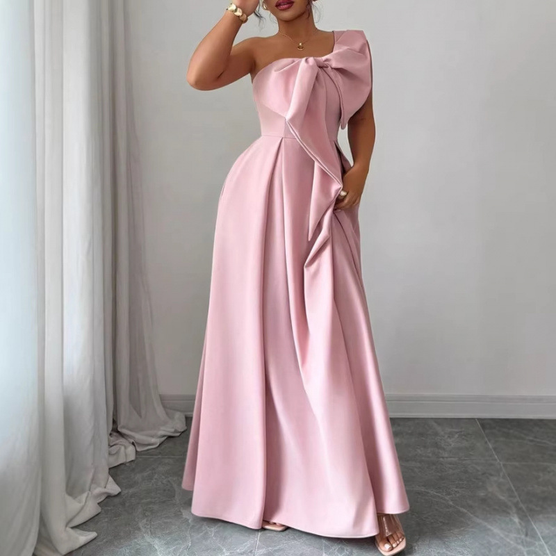 One-Shoulder Long Dress with High Waist, Slimming Effect, Large Hem, Floor-Length Gown, Elegant Socialite Style, Party Dress, Vacation Style, Graceful One-Shoulder Long Dress with High Waist, Slimming Effect, Large Hem, Floor-Length Gown, Elegant Socialite Style, Party Dress, Vacation Style, Graceful