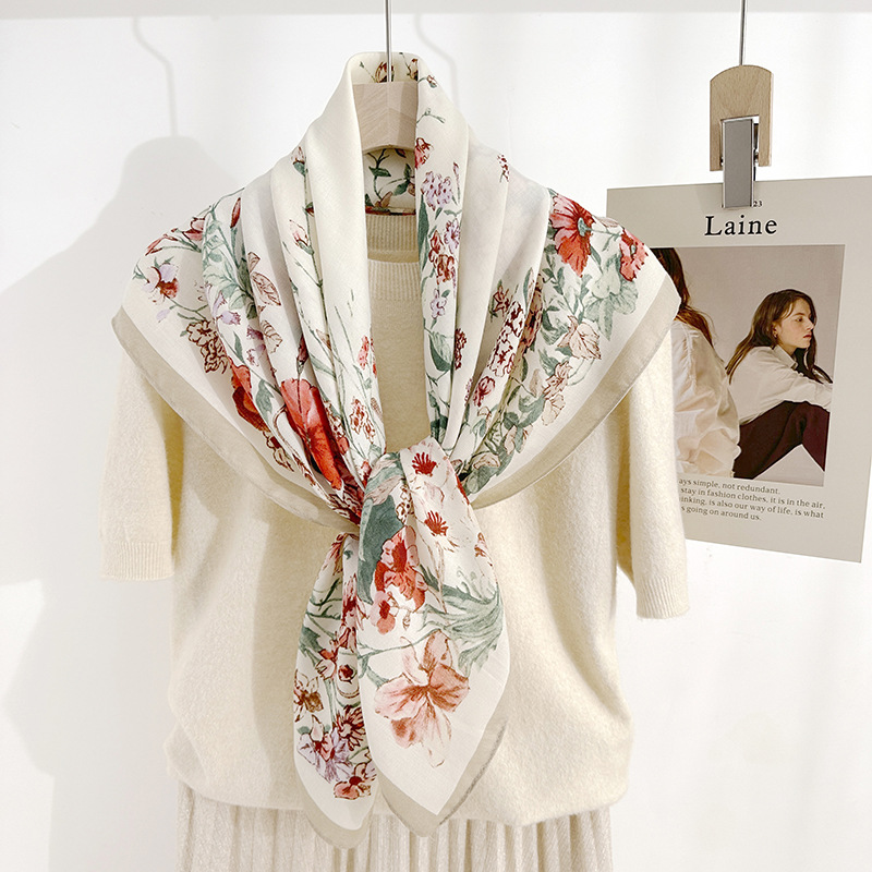 Pequeña moda de verano fresca, temperamento de alta gama 90 bufanda cuadrada con estampado de flores de temperamento de tendencia para damas image 2