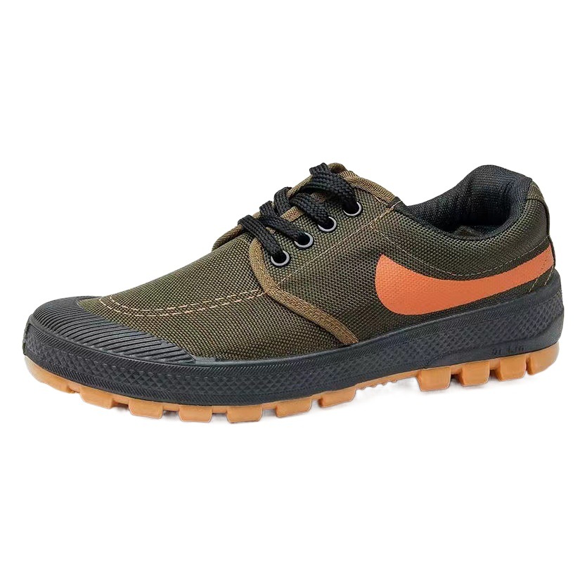 Workwear safety shoes men's deodorant lightweight beef tendon sole four seasons breathable non-slip work shoes dirt-resistant manufacturers on behalf of the hair