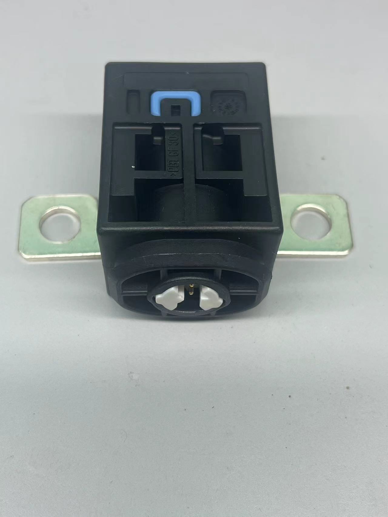 N000000006984 power-off switch is suitable for mercedes benz c E-class GLS Gl battery protector to store overload