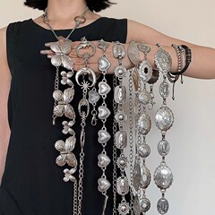 シルバーメタルバタフライウエストチェーン女性のためのニッチハイエンドレトロベルトボヘミアンスタイル装飾スカート付き
