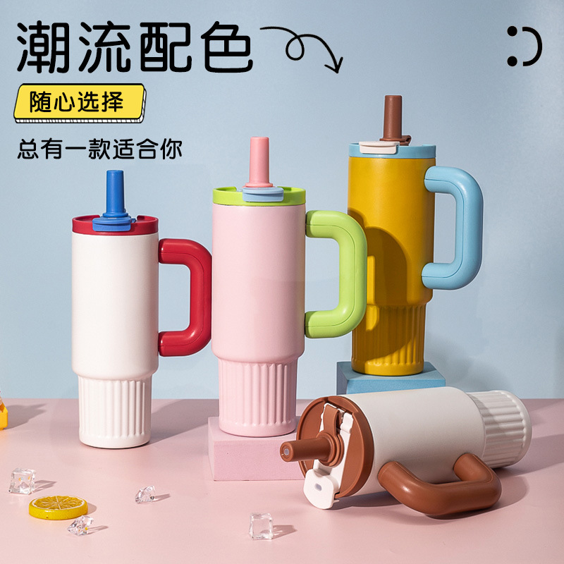 Taza de aislamiento de cerámica de paja de alta capacidad montada en automóviles de moda Taza de hielo Big Mac Taza de agua deportiva al aire libre para niñas
