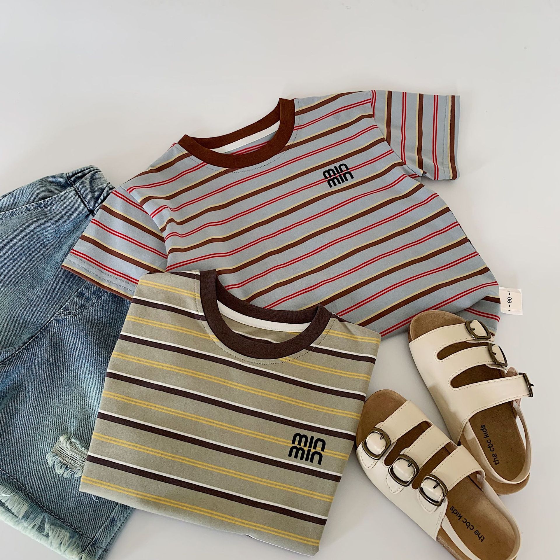 Mai Bao camiseta infantil 2025 verano nuevo estilo coreano para niños y niñas a rayas de mangas cortas jersey bebé ropa interior de tela t