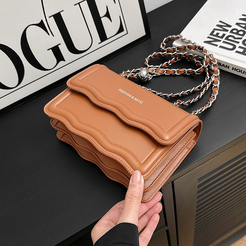 fashionable one-shoulder bag
