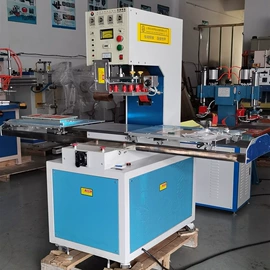 塑料包装机械;压花机;裁断机