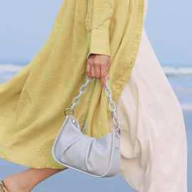 小众设计春夏新品亚克力链条腋下包云朵包2026新款女包潮流斜挎包