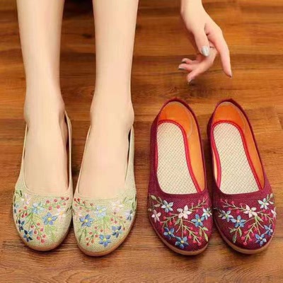 Chinese folk dance shoes old Beijing cloth shoes, female mother soft bottom shoes embroidered shoes comfortable national wind dance shoes
