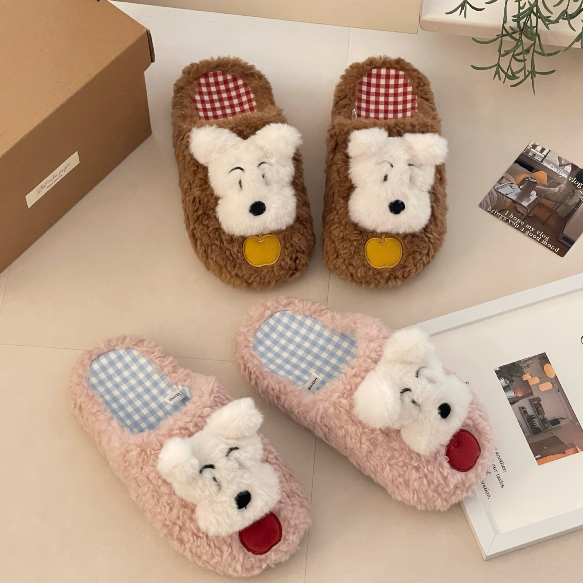 2025 otoño y invierno de las tierras altas occidentales con una base gruesa de vello antideslizante zapatillas de lana multifacéticas de alto valor de cara lindas zapatillas de algodón de dibujos animados para mujeres