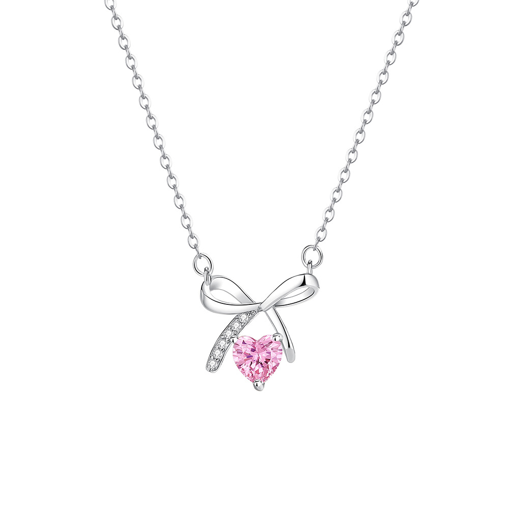 Verfijnde vlinderhanger met zirkonia voor dames. Sierlijke vergulde choker met een sprookjesachtige uitstraling. Hypoallergeen, lichtgewicht en vol._voghion.com