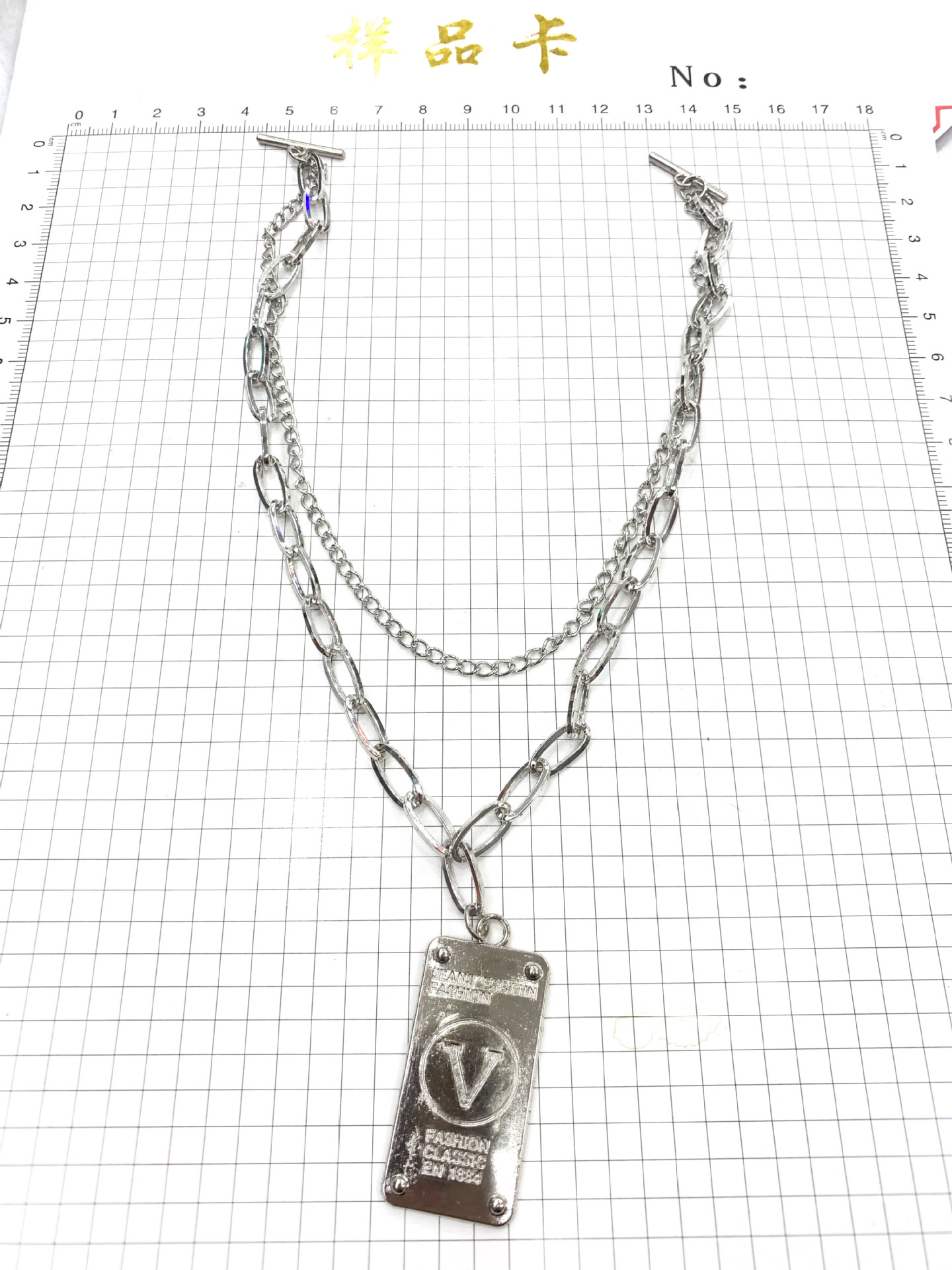 정사각형 V 자형 펜던트