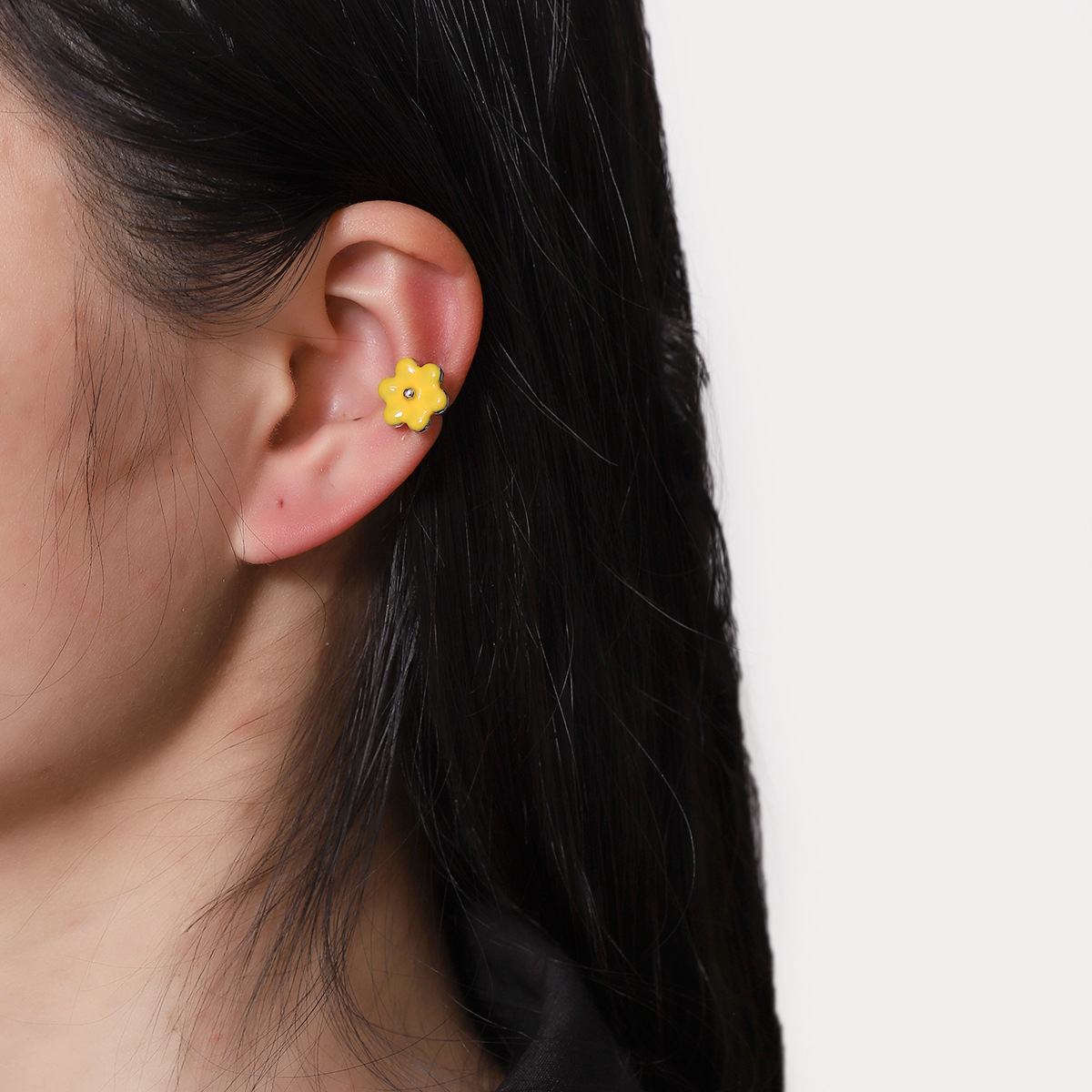 Ouyang Nana mismo estilo flor oreja hueso clip conjunto de tres piezas Super Hada dulce linda chica sintiendo 2023 nuevo clip de oreja