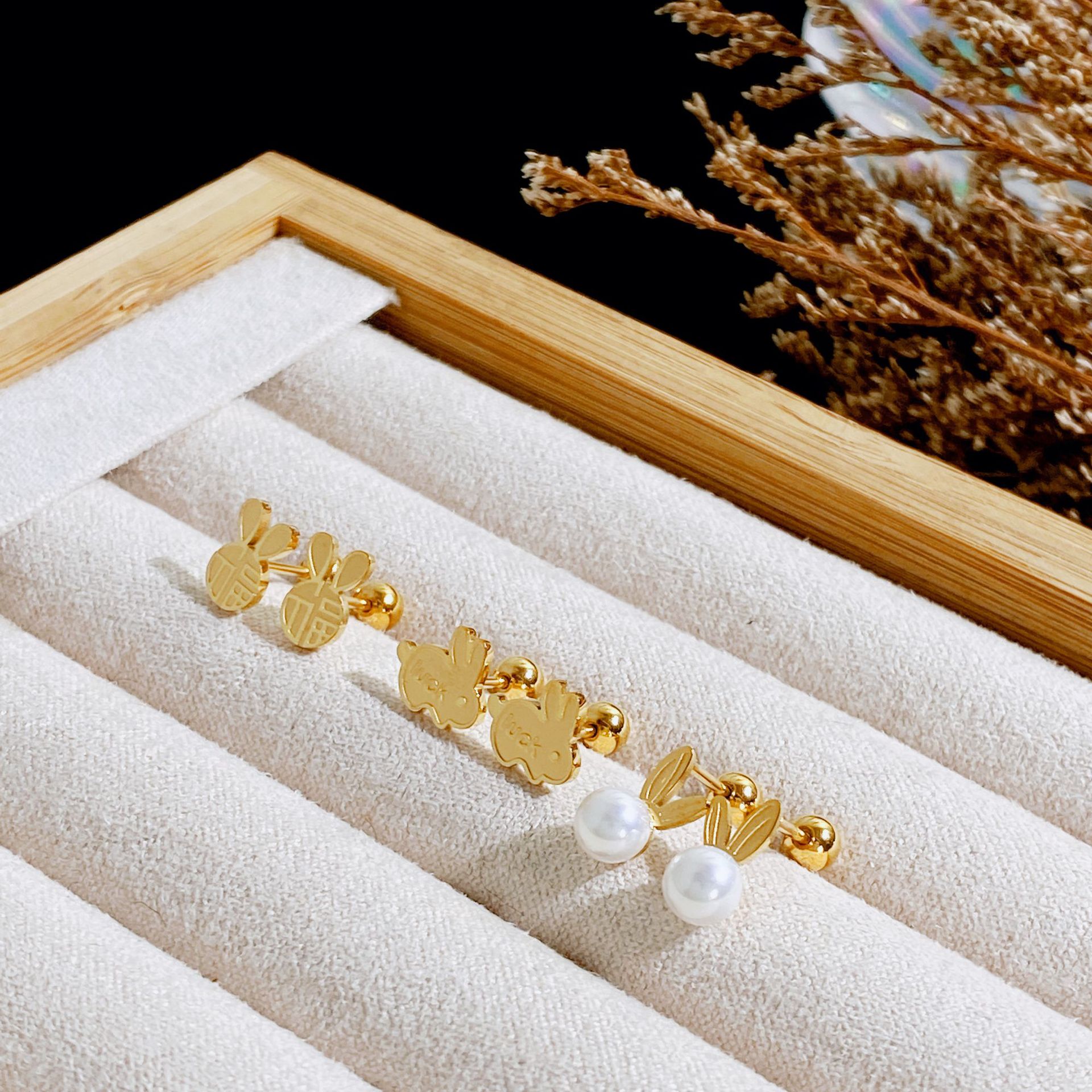 Retro Rabbit Titanium Steel Plating Artificial Pearls Ear Studs 1 Pair