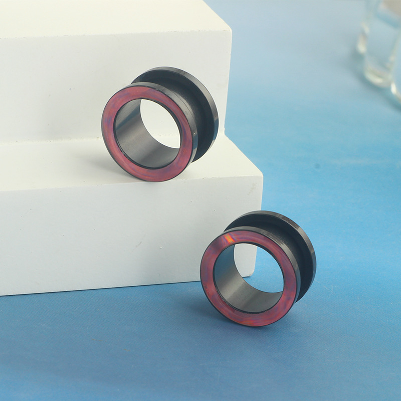16G labret stud size and finish detail