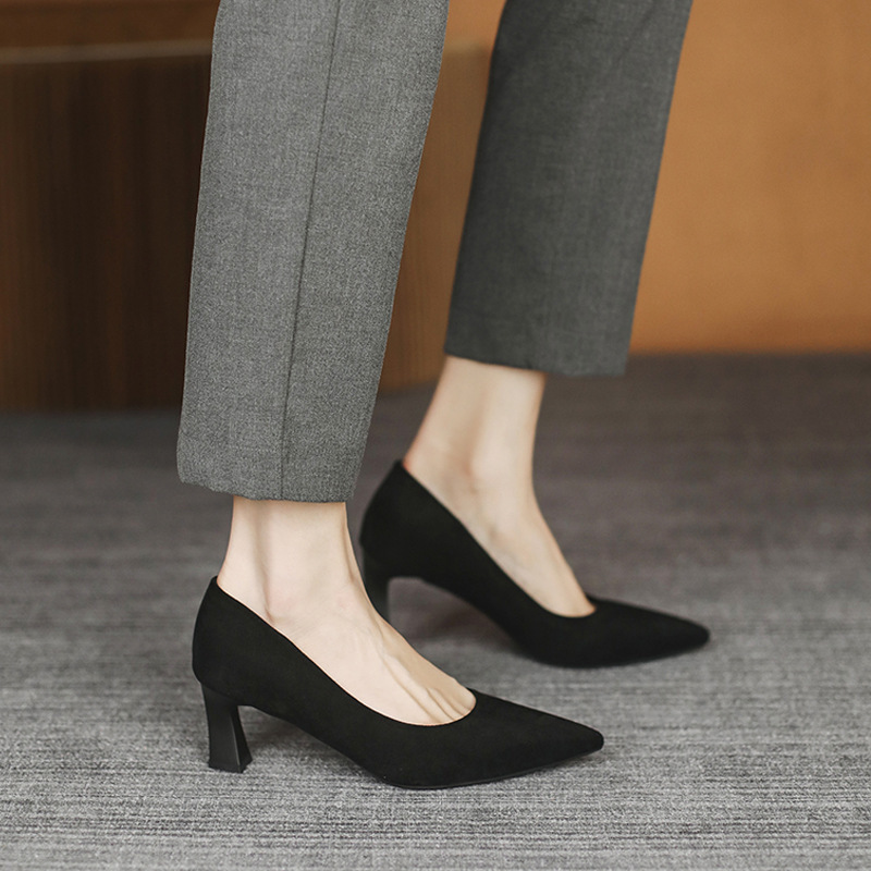 Black suede high heels, suitable for women, versatile for professional occasions, formal wear, interviews, and for those with wide or thick feet, comfortable for work, and can be worn as everyday shoes Black suede high heels, suitable for women, versatile for professional occasions, formal wear, interviews, and for those with wide or thick feet, comfortable for work, and can be worn as everyday shoes