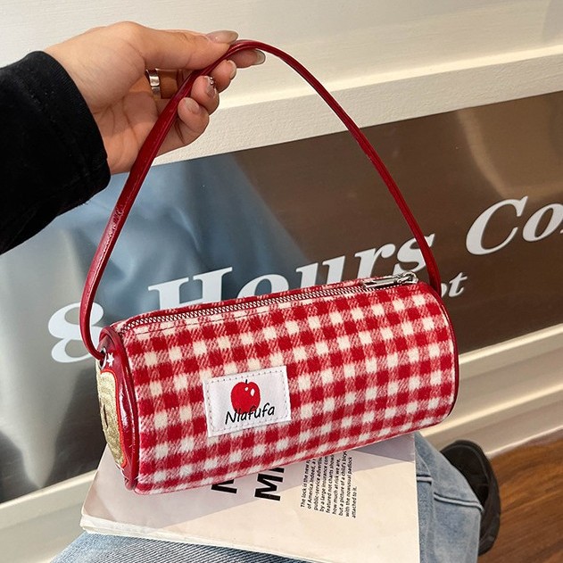 인스타 감성 체크무늬 수납가방, 고급스럽고 세련된 언더암백, 스타일리시하고 다용도로 활용 가능한 숄더백, 가벼운 원통형 화장품 가방