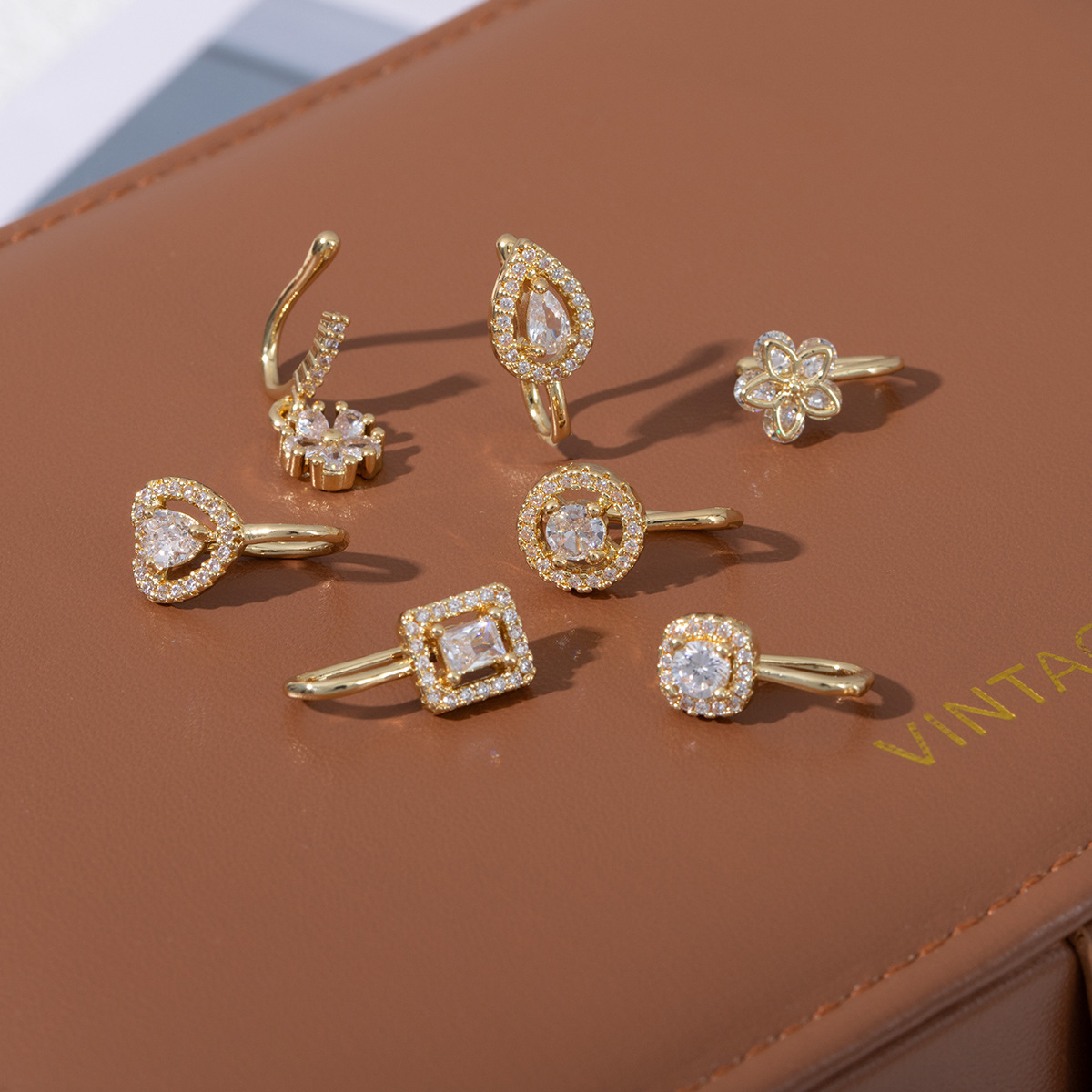 Puces d'oreilles vintage haut de gamme en forme de U serties de diamants, motif cœur, fleur et géométrique, plusieurs styles, or, sans perçage du nez_voghion.com