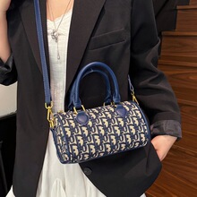 ����Ů2025�͹��¿����^����������ʿ�D��Ůʿ�ٴ�μ�б�������