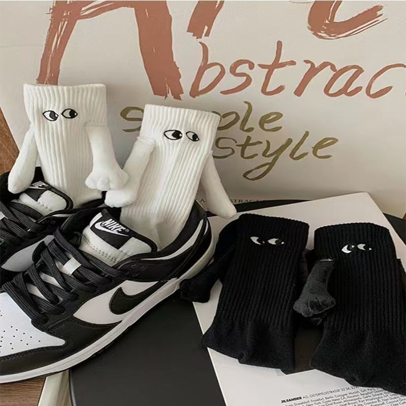 Pareja DE LA MANO Calcetines magnéticos de la mitad de la pantorrilla calcetines de las mujeres de los pies del tirón del algodón medias divertidas amigas Calcetines