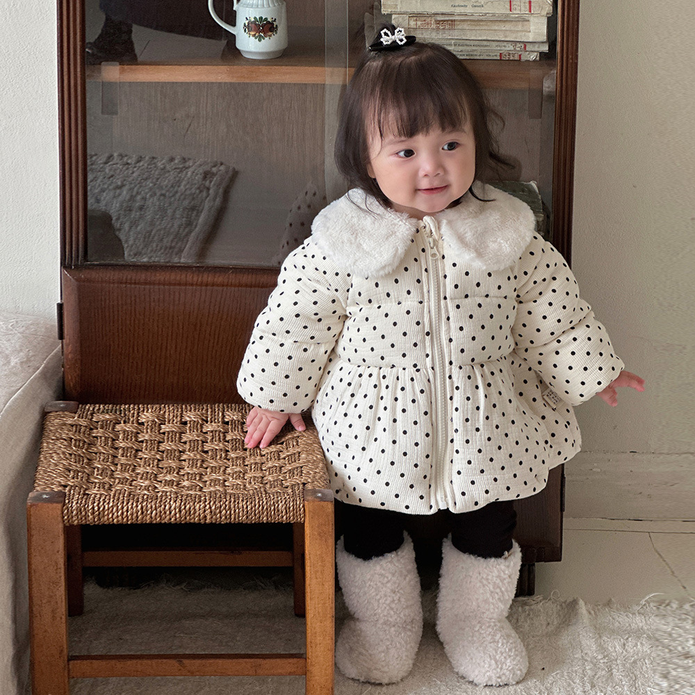 2024 invierno abrigo coreano para bebés y niños pequeños lindo vestido de salida de lunares para niñas chaqueta de algodón de gas extranjero grueso y cálido