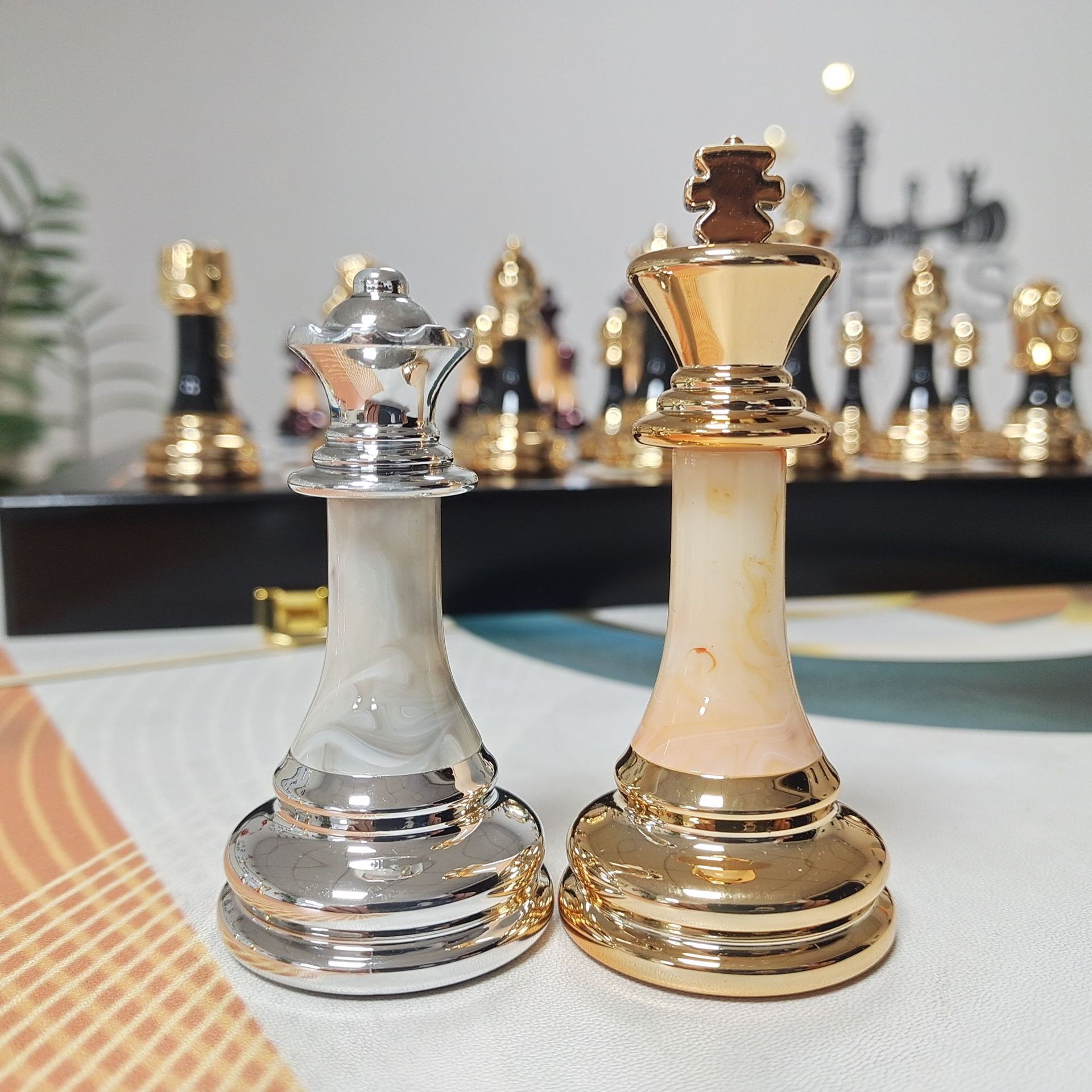 Fábrica directa de alta calidad ajedrez piezas de mesa juegos de comercio electrónico ventas calientes europeas piezas de ajedrez de alta gama de 3,5 pulgadas