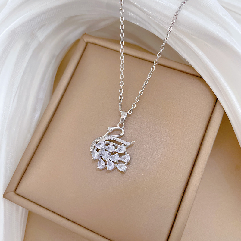 Collana con cigno e cristalli in acciaio titanio per donna_voghion.com