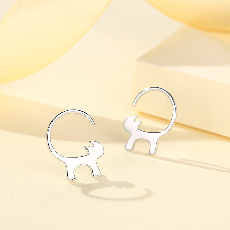 Gatito creativo s925 pendientes de plata esterlina europeo y americano transfronterizo lindo todo fósforo estudiante Cuidado del oído pendientes simples al por mayor